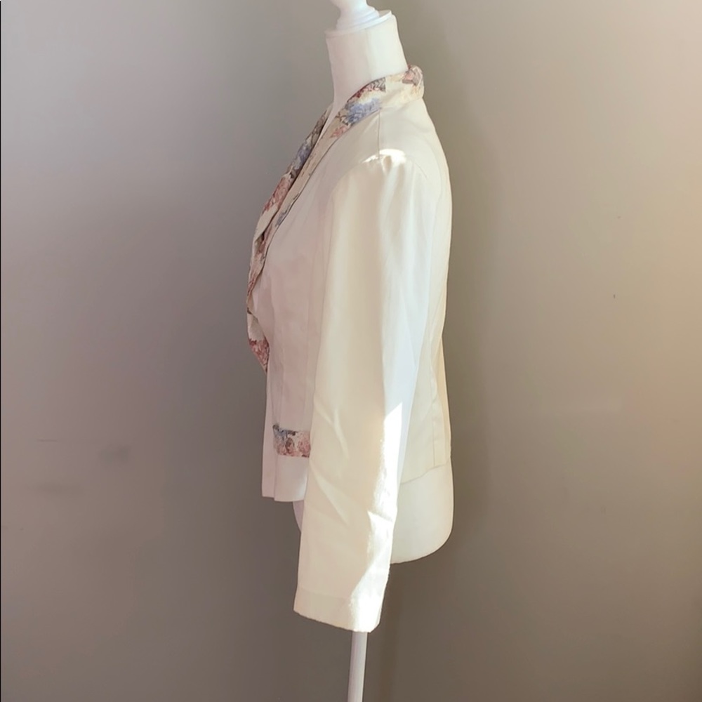 Vintage White Blazer SZ M w Floral Details - Picture 2 of 8